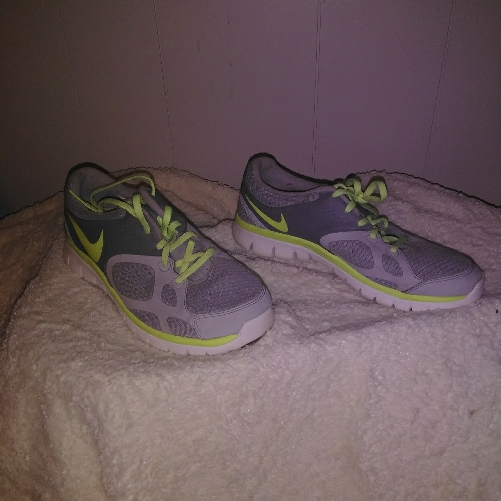 Nike tennis shoes